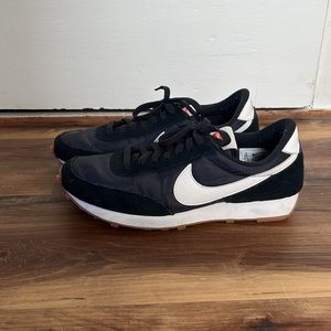 Nike Daybreak Sneakers in Black Size 8.5